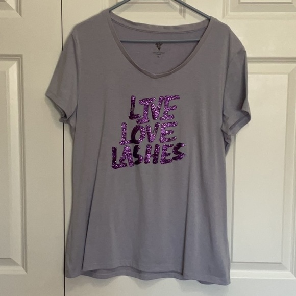 Younique Live Love Lashes Tee - Picture 1 of 5